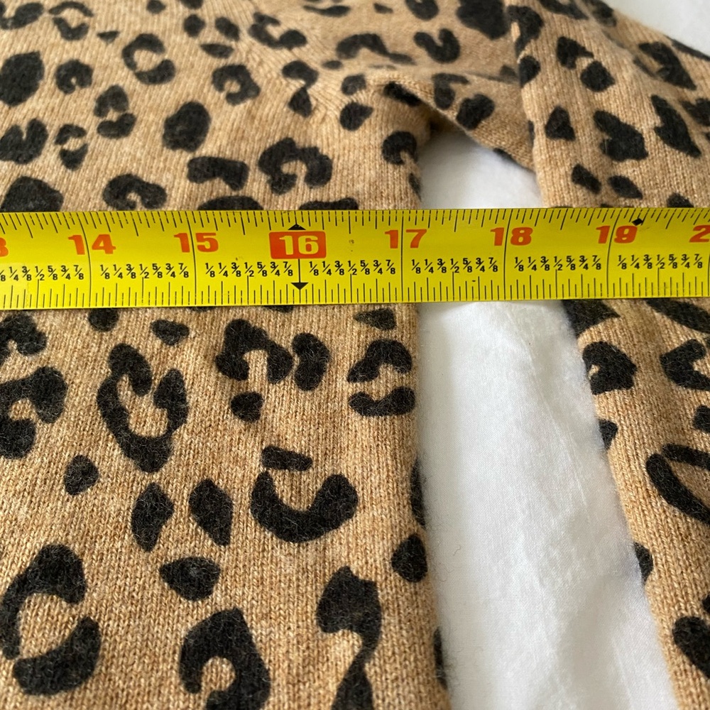 J. Crew 100% Cashmere Leopard Print Sweater in Tan and Black Size Small NWT - Picture 5 of 7